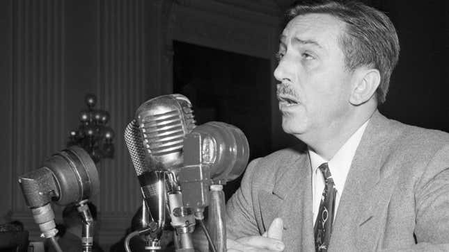 Walt Disney sagt im Oktober 1947 vor dem Ausschuss für unamerikanische Aktivitäten des Repräsentantenhauses aus.