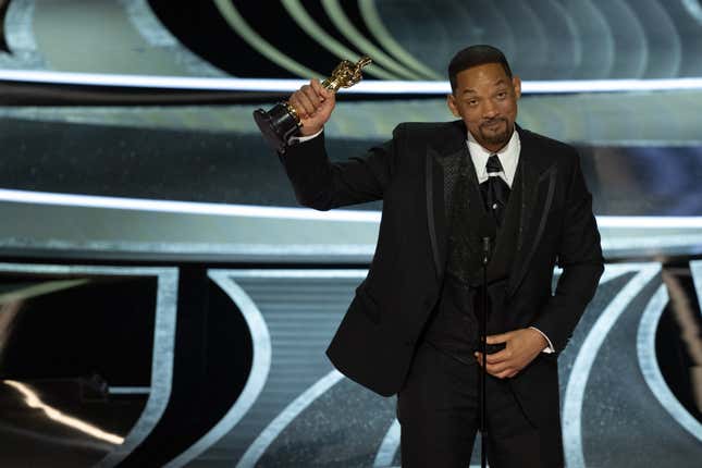  Will Smith accepts the Oscar® for Actor in a Leading Role during the live ABC telecast of the 94th Oscars® at the Dolby Theatre at Ovation Hollywood in Los Angeles, CA, on Sunday, March 27, 2022. 