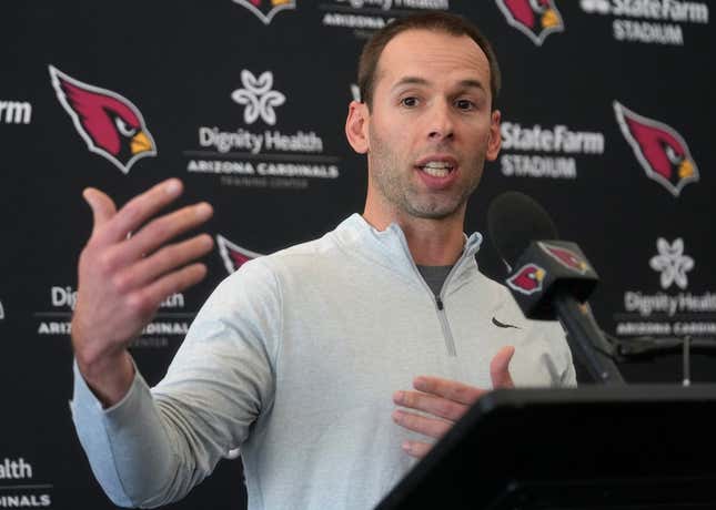 Arizona Cardinals head coach Jonathan Gannon introduced some of his staff members and fellow coaches at the Cardinals facility in Tempe on March 8, 2023.

Nfl Cardinals Offensive Assistant Coaches Introduction