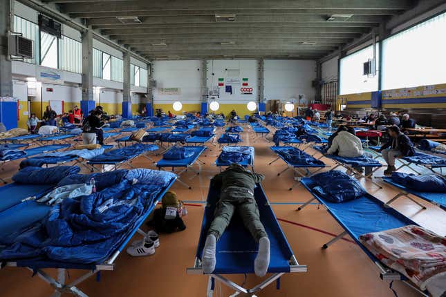 Photo of cots successful a gynnasium