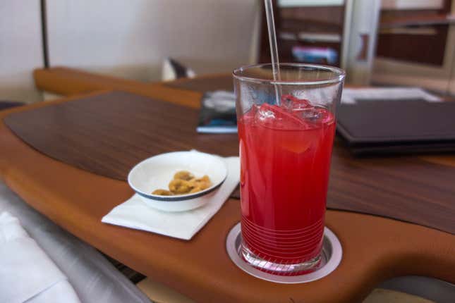 Image for article titled What it’s like to fly the $23,000 Singapore Airlines Suites class