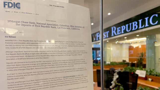 A news release from the Federal Deposit Insurance Corporation (FDIC) is posted on the window of a branch of First Republic Bank