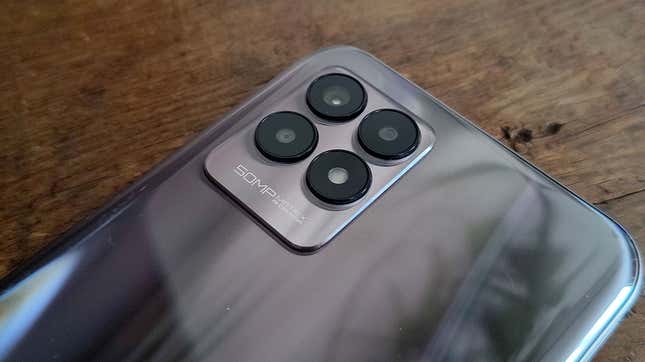 Imagen para el artículo titulado El Realme 8i es una buena elección para jugar en el móvil sin romperte el presupuesto