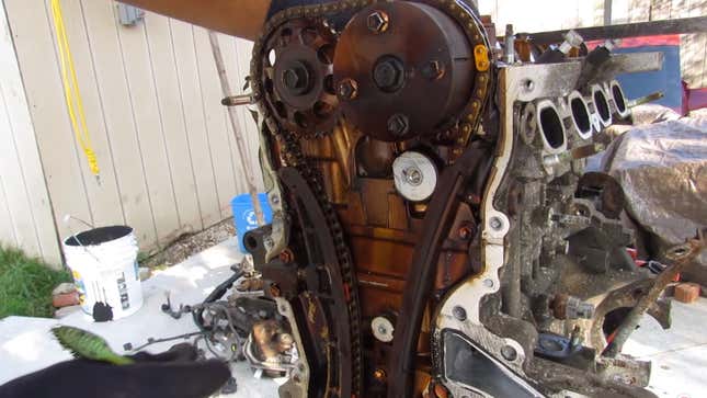 Image for article titled Check Out What A Toyota Prius Engine Looks Like After 303,000 Miles