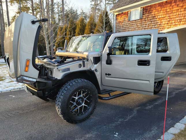 Image for article titled At $34,900, is this 2006 Hummer H2 SUT a truck worth buying?