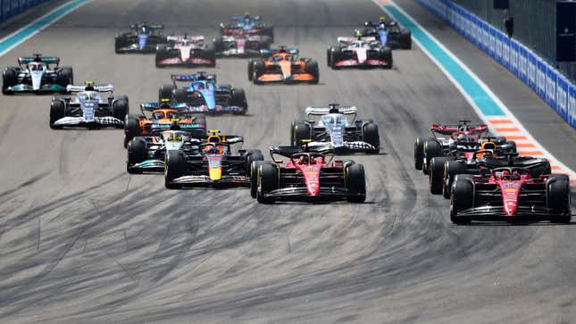 A photo of the start of the Miami Grand Prix in 2022. 