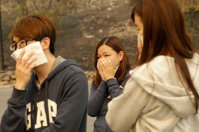 Image for article titled What it’s like to watch a raging wildfire descend on your neighborhood