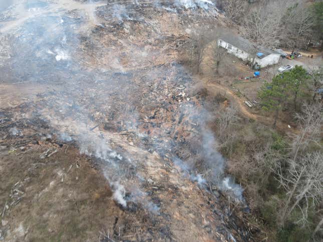 Smoke over the Alabama landfill fire in December 2022. 