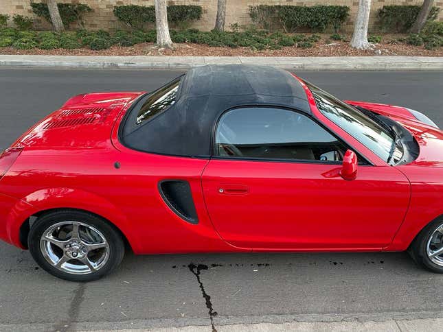 Image for article titled At $15,000, Could This 2001 Toyota MR2 Spyder Snare A Buyer?