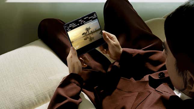 Imagen para el artículo titulado Oppo consigue hacer desaparecer el pliegue casi por completo en su primer teléfono plegable