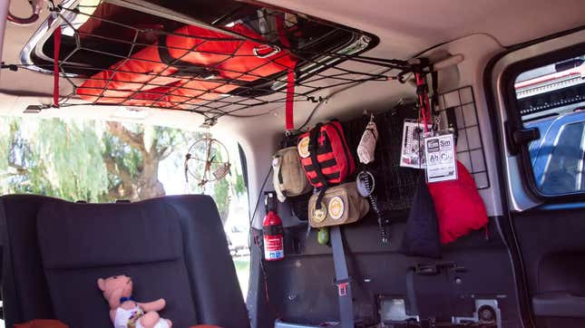 Image for article titled This Is What You Carry Everyday In Your Cars
