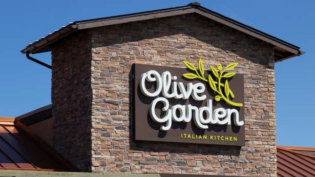 Image for article titled Olive Garden Teases the Return of One of Its Biggest Promotions