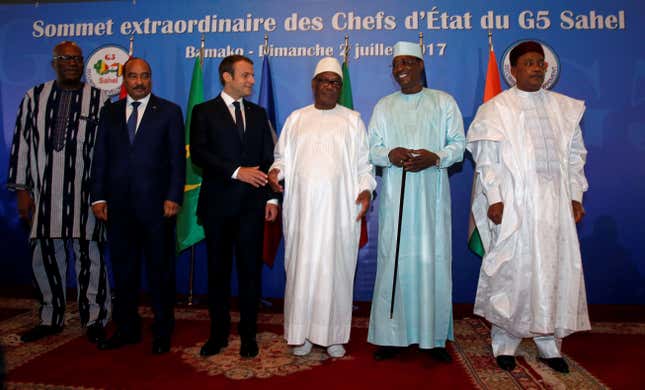 All the presidents. Burkina Faso’s Roch Marc Christian Kabore, Mauritania’s Mohamed Ould Abdel Aziz, France’s Emmanuel Macron, Mali’s Ibrahim Boubacar Keita, Chad’s Idriss Deby and Niger’s Mahamadou Issoufou pose during G5 Sahel Summit in Bamako, Mali, July 2, 2017.