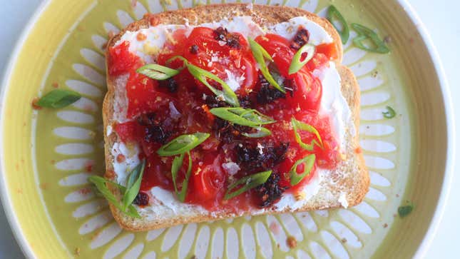 Image for article titled 10 Tasty Ways You Should Be Eating Tomatoes