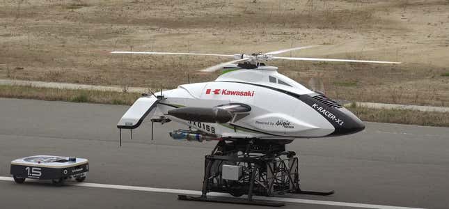 Imagen para el artículo titulado Este helicóptero autónomo de Kawasaki se carga y descarga mediante robots
