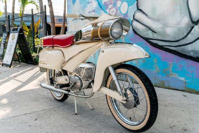 Image for article titled This Moped You've Never Heard Of Looks Like Nothing You've Ever Seen