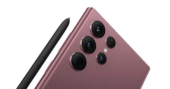 Imagen para el artículo titulado Se filtran imágenes del Galaxy Z Fold 4 y su nuevo diseño
