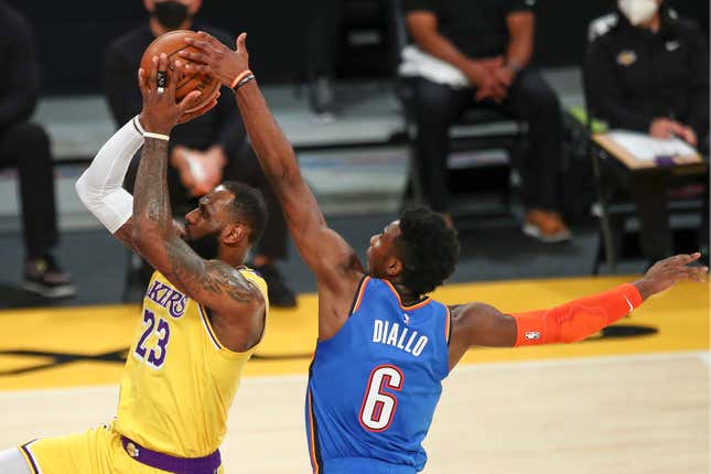 LeBron James: Lakers star is switching jersey numbers back to 6