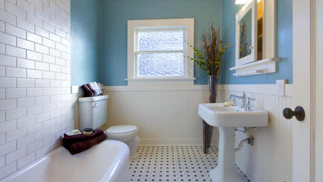 Image for article titled How to Spruce Up Your Bathroom for Less Than $100