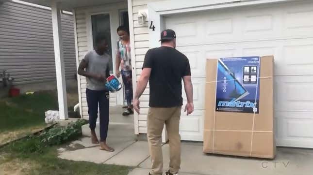 Image for article titled &#39;Pure and Beautiful&#39;: LeBron James Showers Edmonton Community With Praise After It Surprises Teen With Basketball Hoop