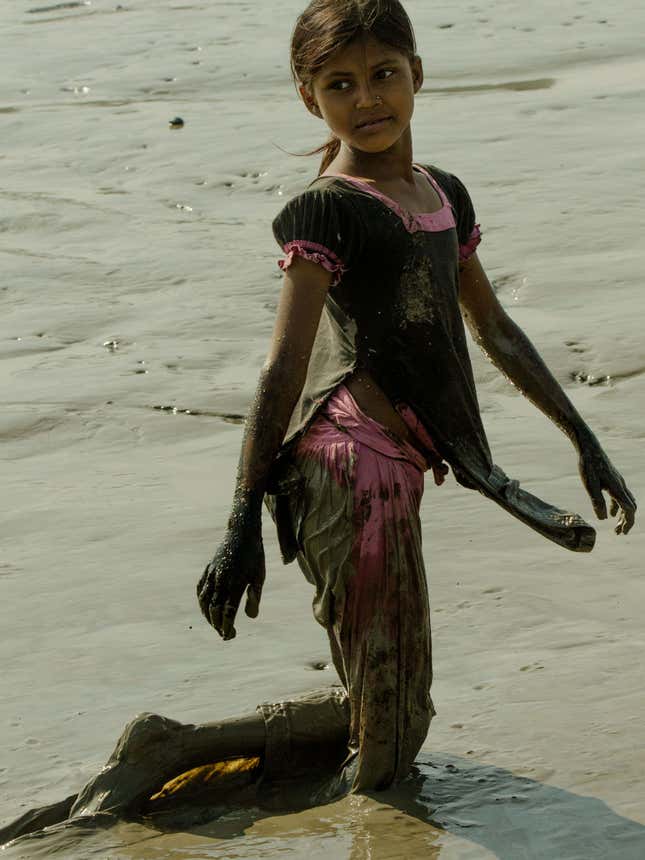 Children between 10 years and 16 years are working to recover the oil.