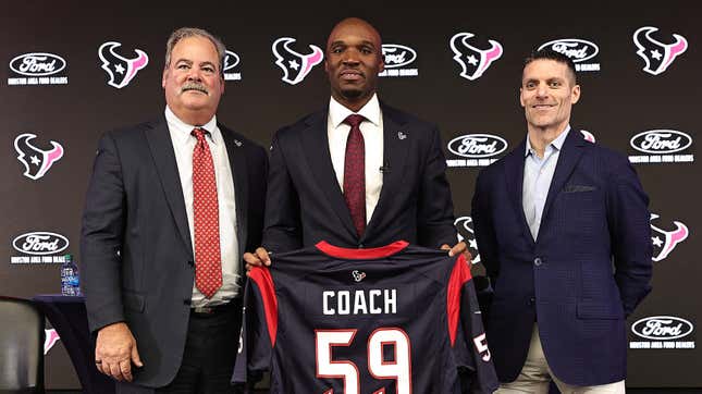 DeMeco Ryans (center) is introduced as the Houston Texans head coach by Chairman and CEO Cal McNair (l.) and GM Nick Caserio at NRG Stadium on Feb. 2, 2023 in Houston.
