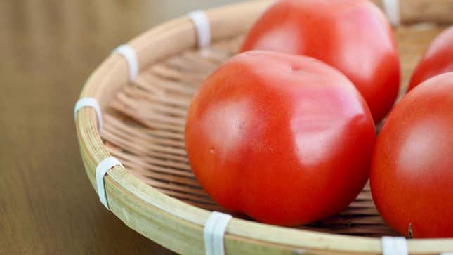Image for article titled How to Keep Your Tomatoes Fresh Without Putting Them in The Fridge