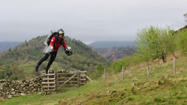 Imagen para el artículo titulado Paramédicos de Inglaterra prueban un jet pack para sus rescates en montaña