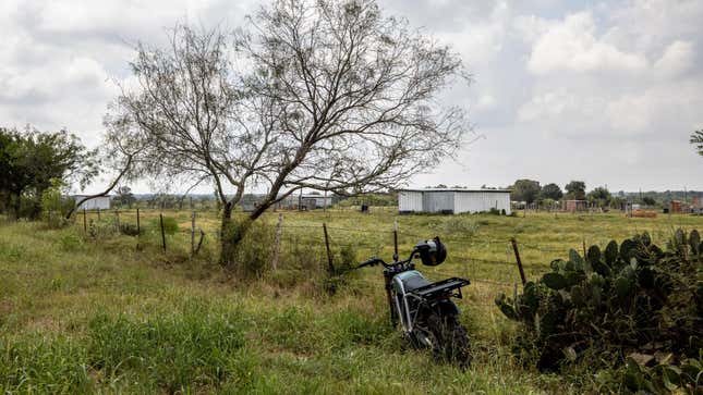 Image for article titled The 2022 Volcon Grunt Is Made For Ripping Around The Farm And Backcountry