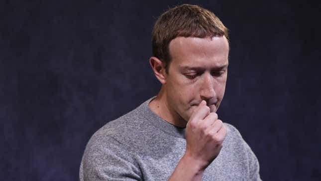 Imagen para el artículo titulado Facebook despide a 11.000 empleados después de que la compañía gastó $15.000 millones en el metaverso
