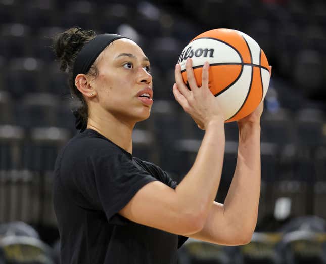 Image for article titled Dearica Hamby Accuses Las Vegas Aces of ‘Unethical’ Treatment in Trade to Los Angeles Sparks