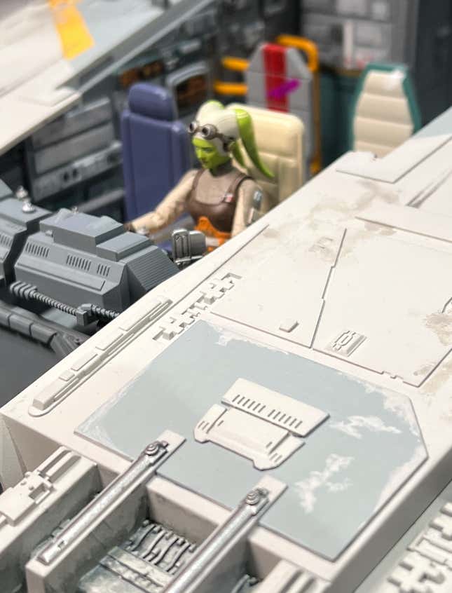 Image for article titled Get Up Close and Personal With The Ghost, Hasbro's Latest Star Wars Haslab