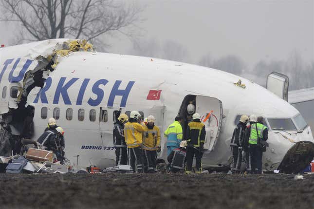 Imagen para el artículo titulado Abortan un vuelo después de que los pasajeros recibieran fotos de accidentes aéreos