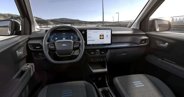 Vista del tablero interior de la Ford E-Tourneo Courier 2024.