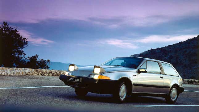 A photo of a Volvo 480 with pop-up headlamps. 