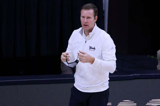  Fred Hoiberg has agreed to restructure his contract.