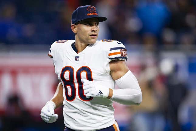 Nov 25, 2021; Detroit, Michigan, USA; Chicago Bears tight end Jimmy Graham (80) jogs off the field after the game against the Detroit Lions at Ford Field.