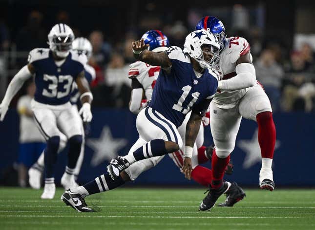 Nov 24, 2022; Arlington, Texas, USA; Dallas Cowboys linebacker Micah Parsons (11) in action during the game between the Dallas Cowboys and the New York Giants at AT&amp;amp;T Stadium.