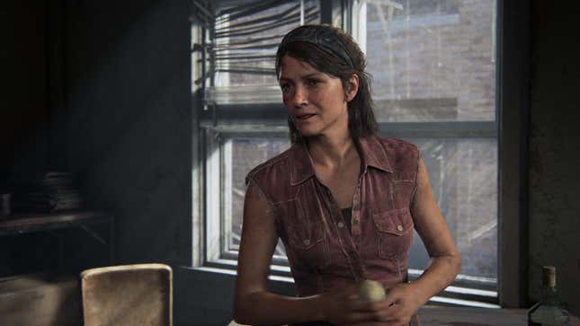 Tess는 Last of Us 리메이크의 창문 앞에 서 있습니다