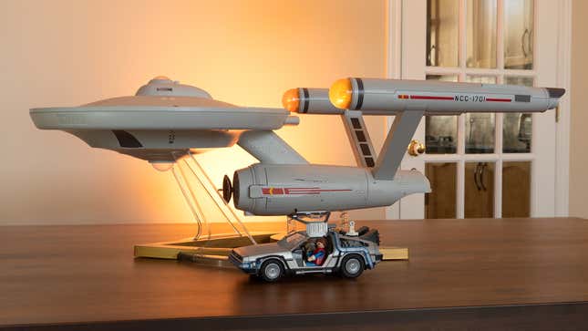 Image for article titled Playmobil&#39;s USS Enterprise Is a Wonderfully Gigantic Star Trek Playset Aimed Squarely at Adult Kids