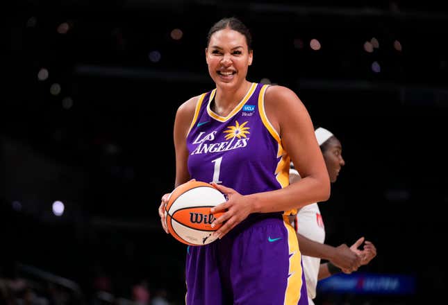 Liz Cambage is the latest WNBA player to go through a contract divorce with her team. 