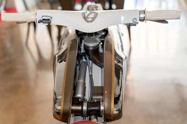 Image for article titled This Moped You've Never Heard Of Looks Like Nothing You've Ever Seen