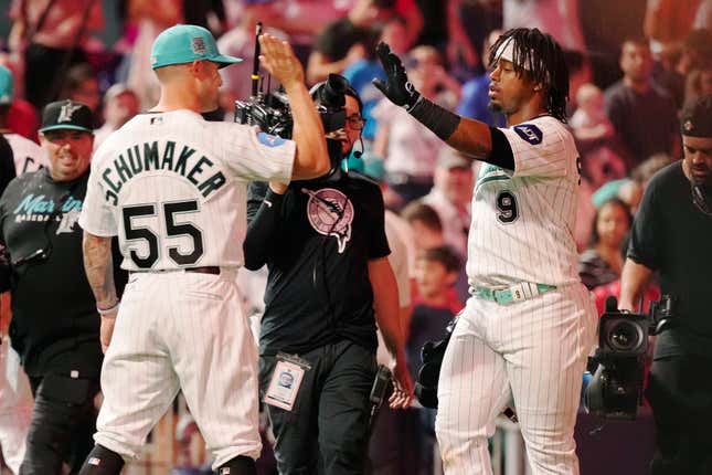 Image for article titled MLB roundup: Jean Segura&#39;s walk-off hit lifts Marlins past Cubs