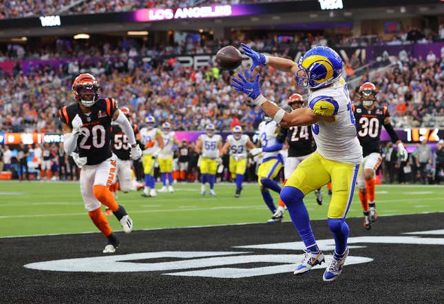 Cooper Kupp pulls in an early TD.