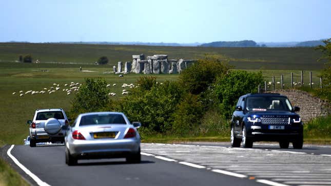Eine allgemeine Ansicht von der A303 von Stonehenge, da diese am 24. Mai 2020 in Salisbury, England, für die Öffentlichkeit gesperrt bleibt.