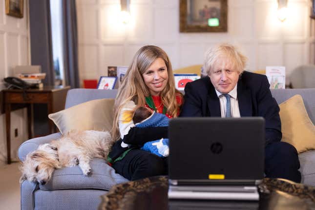 Simon Dawson/No 10 Downing Street/Handout via REUTERS