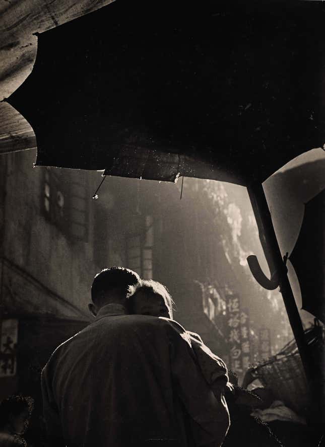 Image for article titled The spirit of old Hong Kong lives on in these black-and-white images by master photographer Fan Ho