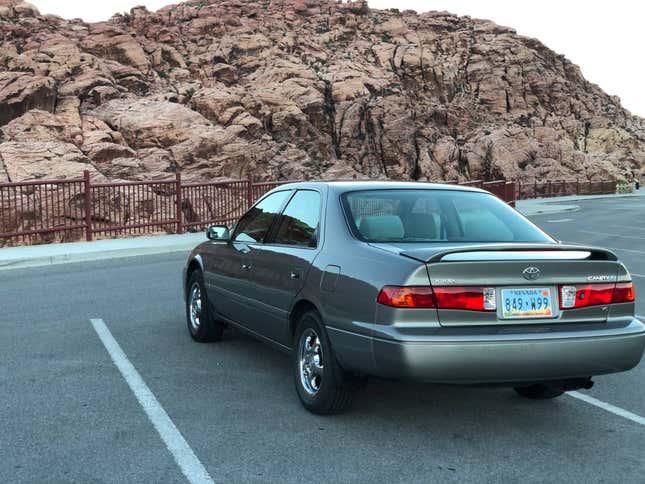 Image for article titled At $7,000, Is This Manual-Equipped 2000 Toyota Camry A Reliable Deal?