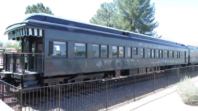 Histórico (NRHP) Roald Amundsen Pullman Private Railroad Car, construido en 1928. Ubicado en McCormick-Stillman Railroad Park, Scottsdale, Arizona, el Amundsen, según se informa, llevó en diferentes ocasiones a los presidentes Hoover, Roosevelt, Truman y Eisenhower.