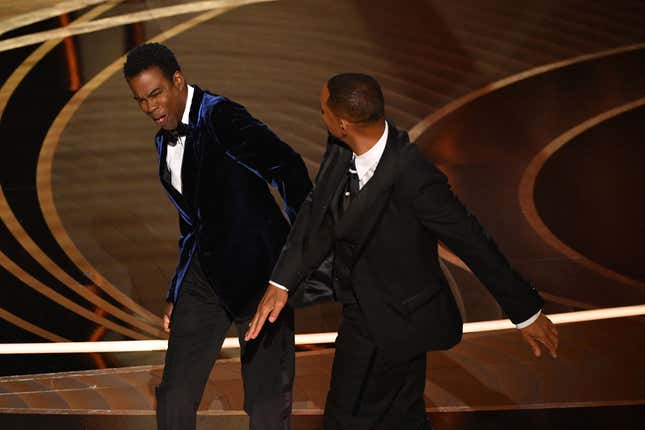Image for article titled No, Chris Rock Wasn't Wearing a Pad on His Cheek When Will Smith Slapped Him